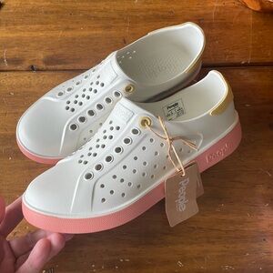 New NWT People Footwear Ace Sneakers Vegan Shoes Water Men’s 3 Women’s 5 Euro 35